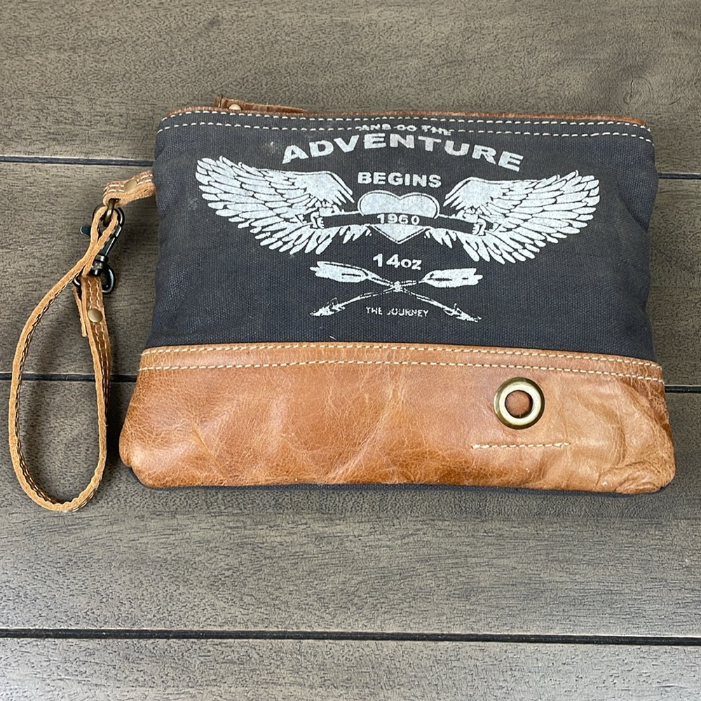 Myra wristlet